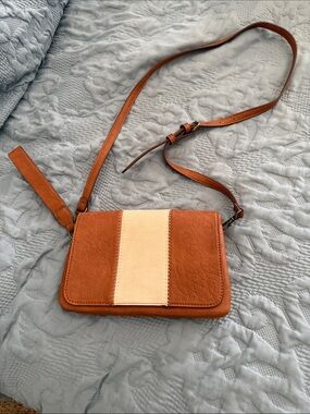 Market & Spruce Two-Tone Tan and Cream Crossbody Bag